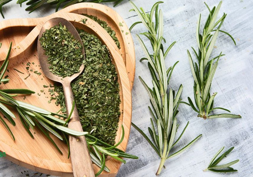 билки за повишаване на енергията: розмарин