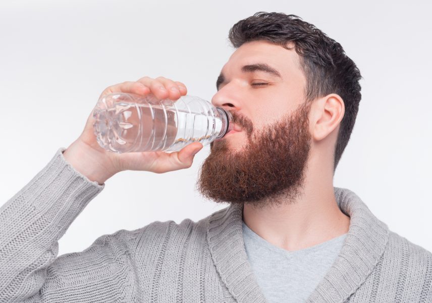 моментално спиране на кашлица: вода със сол